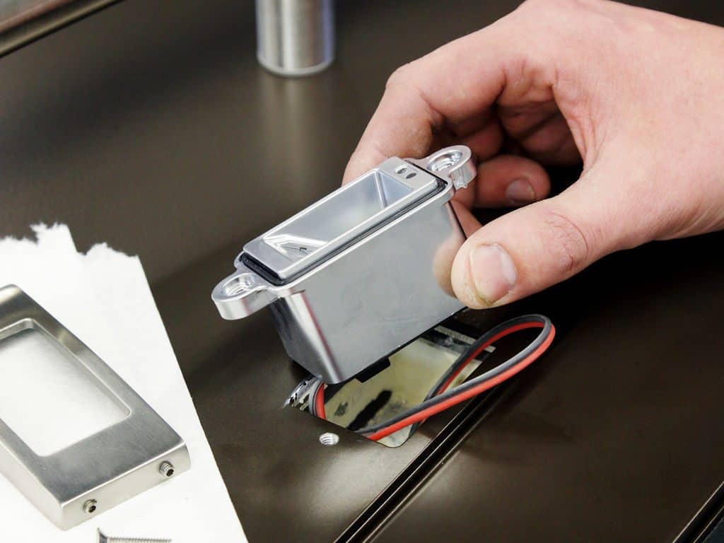 Пример установки двери — Производство